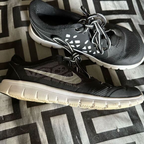 Nike Flex 2015 Run Athletic Shoe - Picture 5 of 9